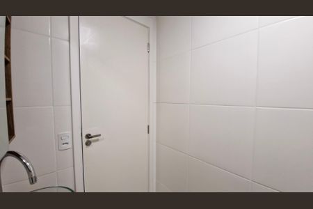Banheiro de apartamento à venda com 1 quarto, 24m² em Jardim Prudência, São Paulo