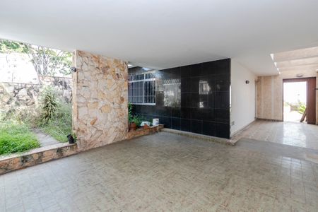 Casa à venda com 205m², 3 quartos e 4 vagas Casa à venda com 205m², 3 quartos e 4 vagasGaragem