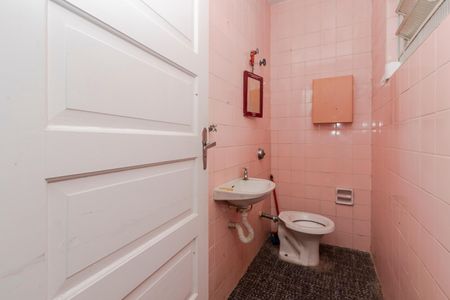 Casa à venda com 205m², 3 quartos e 4 vagas Casa à venda com 205m², 3 quartos e 4 vagasBanheiro de Serviço