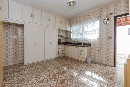 Casa à venda com 205m², 3 quartos e 4 vagas Casa à venda com 205m², 3 quartos e 4 vagasCozinha