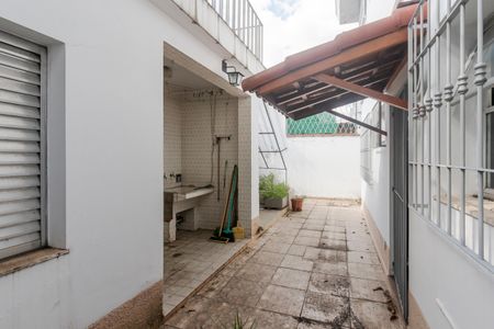 Casa à venda com 205m², 3 quartos e 4 vagas Casa à venda com 205m², 3 quartos e 4 vagasQuintal
