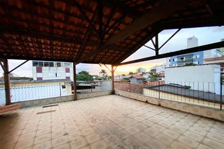 Casa para alugar com 360m², 3 quartos e 2 vagasPilotis