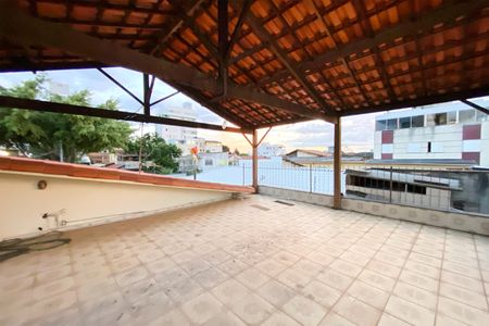 Casa para alugar com 360m², 3 quartos e 2 vagasPilotis