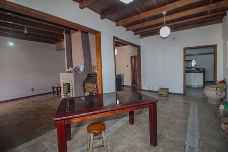 Casa à venda com 250m², 3 quartos e 2 vagas Casa à venda com 250m², 3 quartos e 2 vagasSala