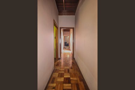 Casa à venda com 250m², 3 quartos e 2 vagas Casa à venda com 250m², 3 quartos e 2 vagasCorredor
