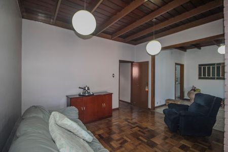 Casa à venda com 250m², 3 quartos e 2 vagas Casa à venda com 250m², 3 quartos e 2 vagasSala