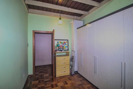 Casa à venda com 250m², 3 quartos e 2 vagas Casa à venda com 250m², 3 quartos e 2 vagasQuarto