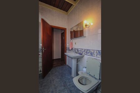 Casa à venda com 250m², 3 quartos e 2 vagas Casa à venda com 250m², 3 quartos e 2 vagasBanheiro