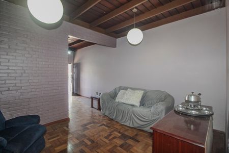 Casa à venda com 250m², 3 quartos e 2 vagas Casa à venda com 250m², 3 quartos e 2 vagasSala