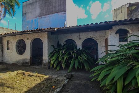 Casa à venda com 250m², 3 quartos e 2 vagas Casa à venda com 250m², 3 quartos e 2 vagasQuintal