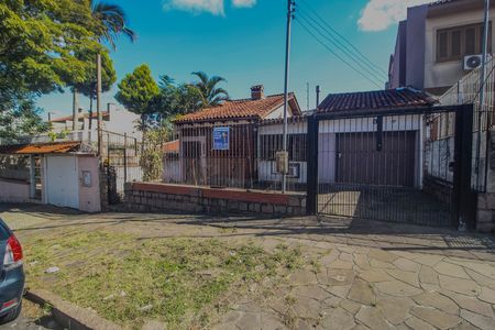Casa à venda com 250m², 3 quartos e 2 vagas Casa à venda com 250m², 3 quartos e 2 vagasFachada
