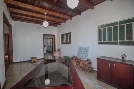 Casa à venda com 250m², 3 quartos e 2 vagas Casa à venda com 250m², 3 quartos e 2 vagasSala