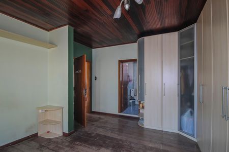 Casa à venda com 250m², 3 quartos e 2 vagas Casa à venda com 250m², 3 quartos e 2 vagasSuite