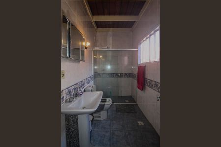 Casa à venda com 250m², 3 quartos e 2 vagas Casa à venda com 250m², 3 quartos e 2 vagasBanheiro
