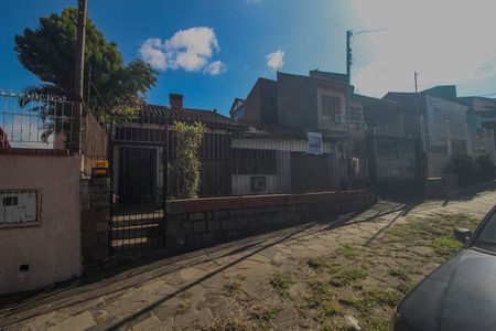 Casa à venda com 250m², 3 quartos e 2 vagas Casa à venda com 250m², 3 quartos e 2 vagasFachada