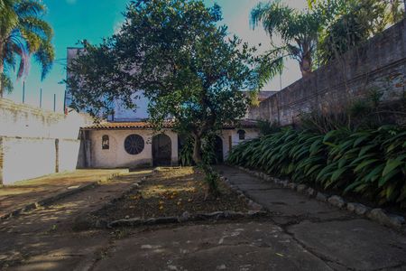 Casa à venda com 250m², 3 quartos e 2 vagas Casa à venda com 250m², 3 quartos e 2 vagasQuintal