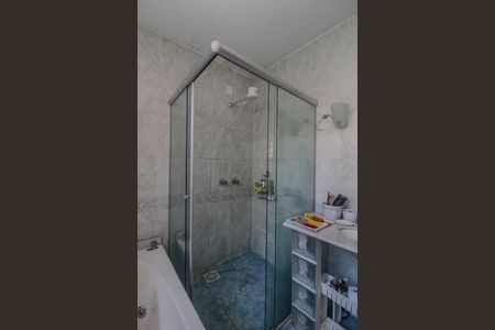Casa à venda com 250m², 3 quartos e 2 vagas Casa à venda com 250m², 3 quartos e 2 vagasBanheiro da Suíte