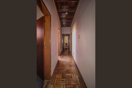 Casa à venda com 250m², 3 quartos e 2 vagas Casa à venda com 250m², 3 quartos e 2 vagasCorredor