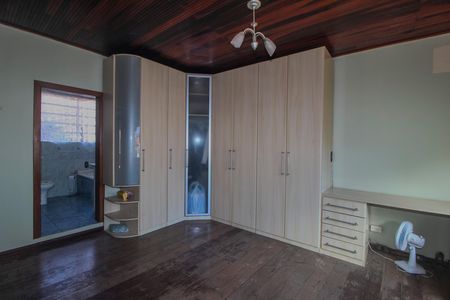 Casa à venda com 250m², 3 quartos e 2 vagas Casa à venda com 250m², 3 quartos e 2 vagasSuite