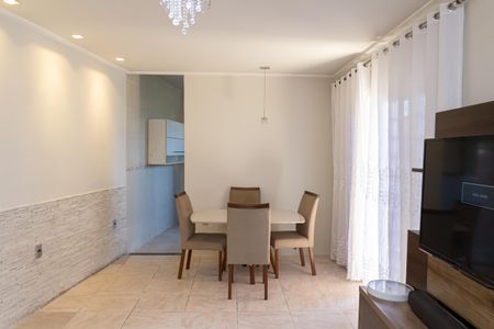 Casa para alugar com 200m², 3 quartos e 2 vagasSala