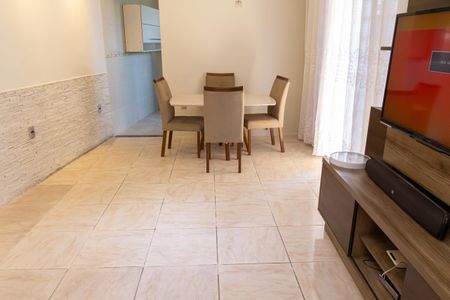 Casa para alugar com 200m², 3 quartos e 2 vagasSala