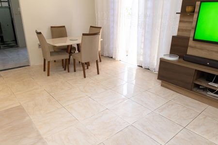 Casa para alugar com 200m², 3 quartos e 2 vagasSala