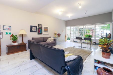 Casa à venda com 3 quartos, 385m² em Vila Cordeiro, São Paulo