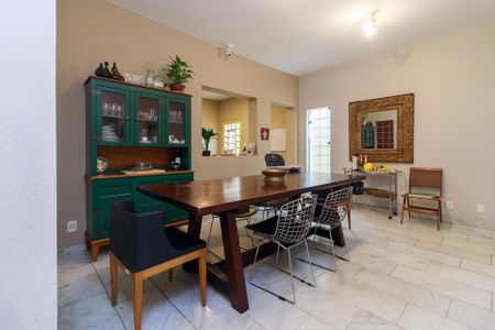 Casa à venda com 3 quartos, 385m² em Vila Cordeiro, São Paulo