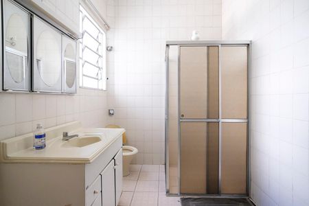 Casa para alugar com 236m², 3 quartos e 3 vagasBanheiro