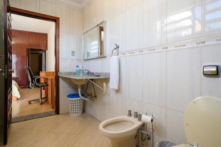 Casa para alugar com 236m², 3 quartos e 3 vagasBanheiro da suíte