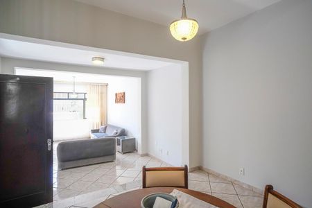 Casa para alugar com 236m², 3 quartos e 3 vagasSala