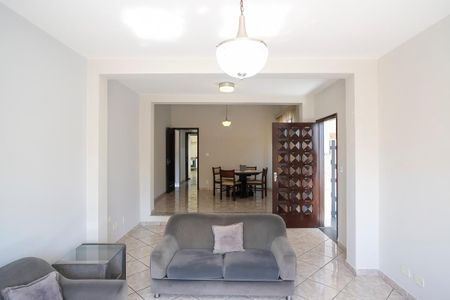 Casa para alugar com 236m², 3 quartos e 3 vagasSala