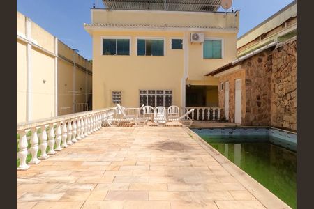 Casa à venda com 330m², 3 quartos e 2 vagas