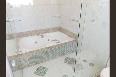 Casa à venda com 330m², 3 quartos e 2 vagas