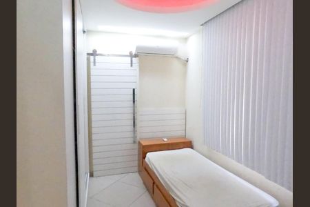 Casa à venda com 330m², 3 quartos e 2 vagas