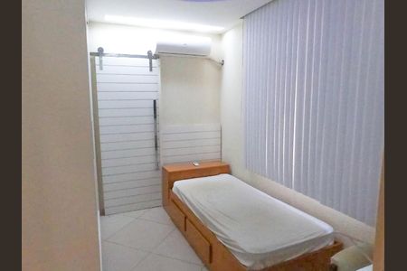 Casa à venda com 330m², 3 quartos e 2 vagas