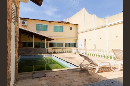 Casa à venda com 330m², 3 quartos e 2 vagas