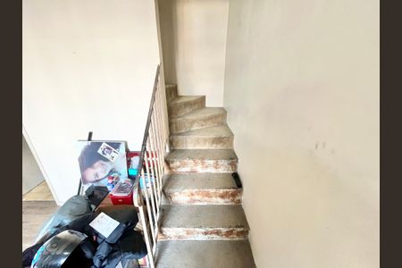 Casa à venda com 105m², 3 quartos e 1 vagaEscada