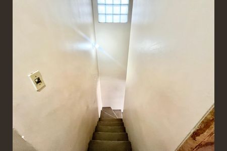 Casa à venda com 105m², 3 quartos e 1 vagaEscada