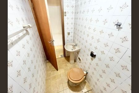 Casa à venda com 105m², 3 quartos e 1 vagaBanheiro 2