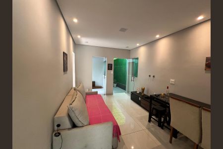 Casa à venda com 210m², 3 quartos e 2 vagas Casa à venda com 210m², 3 quartos e 2 vagasSala