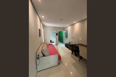 Casa à venda com 210m², 3 quartos e 2 vagas Casa à venda com 210m², 3 quartos e 2 vagasSala