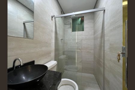 Casa à venda com 210m², 3 quartos e 2 vagas Casa à venda com 210m², 3 quartos e 2 vagasBanheiro