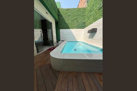 Casa à venda com 210m², 3 quartos e 2 vagas Casa à venda com 210m², 3 quartos e 2 vagasÁrea externa