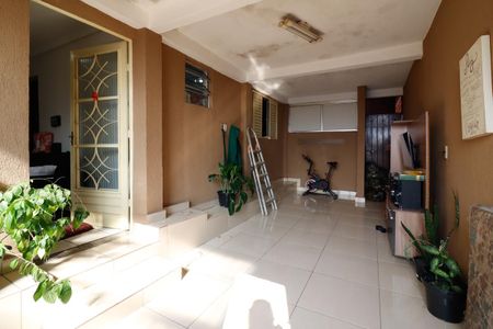 Casa à venda com 179m², 5 quartos e 3 vagasCasa 1 - Área Externa