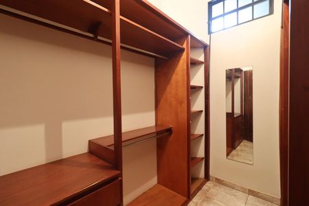 Casa para alugar com 442m², 5 quartos e 4 vagasCloset suite