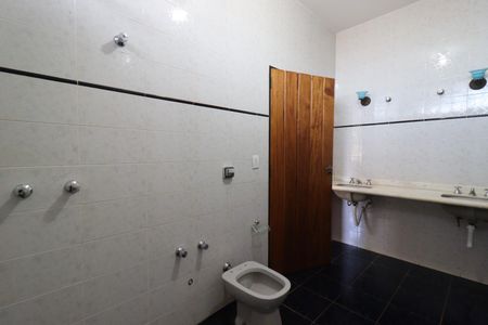 Casa para alugar com 442m², 5 quartos e 4 vagasBanheiro da Suíte 1