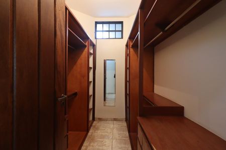 Casa para alugar com 442m², 5 quartos e 4 vagasCloset Suite 
