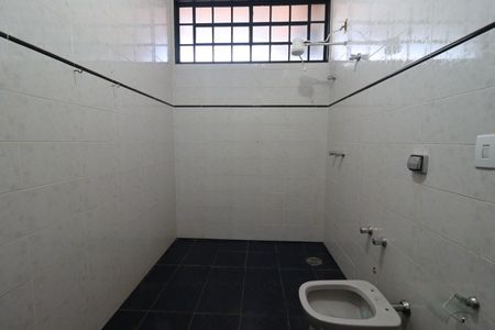 Casa para alugar com 442m², 5 quartos e 4 vagasBanheiro da Suíte 1