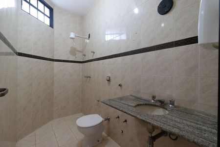 Casa para alugar com 442m², 5 quartos e 4 vagasBanheiro